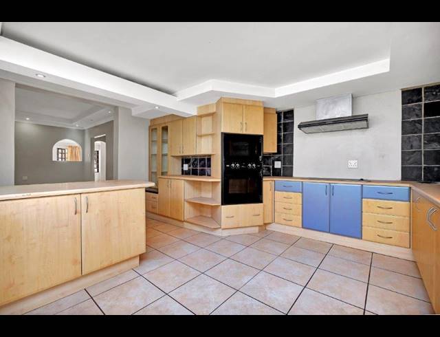 3 BEDROOM EQUESTRIAN PROPERTY TO LET IN CHARTWELL